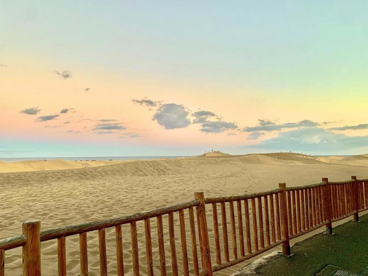 Las Dunas De Maspalomas Y El Mar A Un Paso San Bartolomé Esterno foto